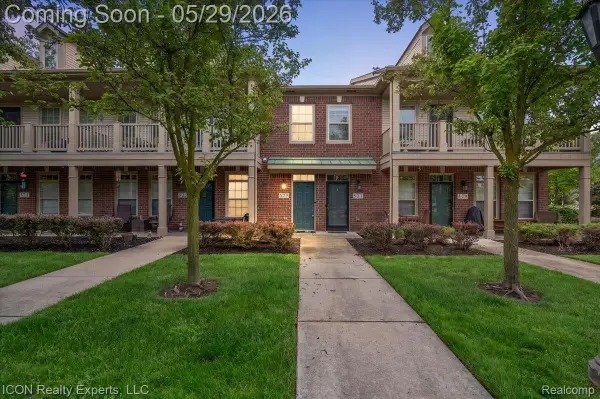 527 Red Oak Court, WalledLake, MI 48390