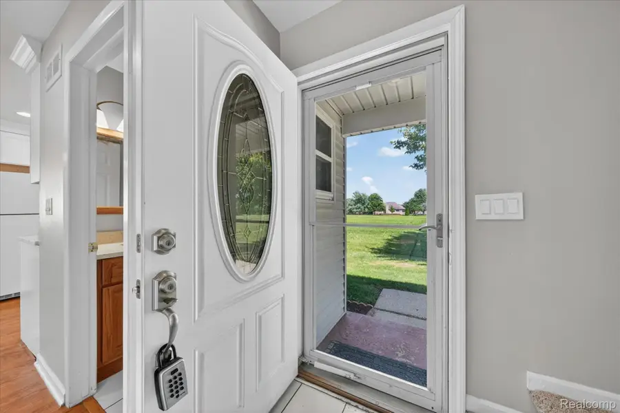 2824 Roundtree Drive, Troy, MI 48083 - #3
