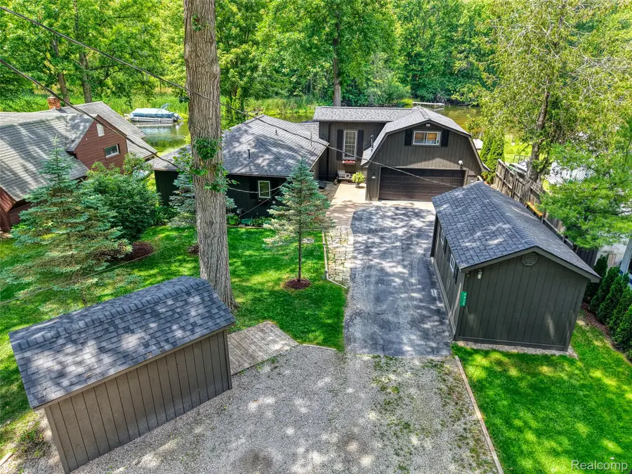 6415 Riverdale Road, Hamburg, MI 48189 - #2