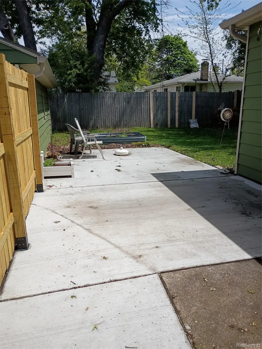 1621 Stocker Avenue, Flint, MI 48503 - #2