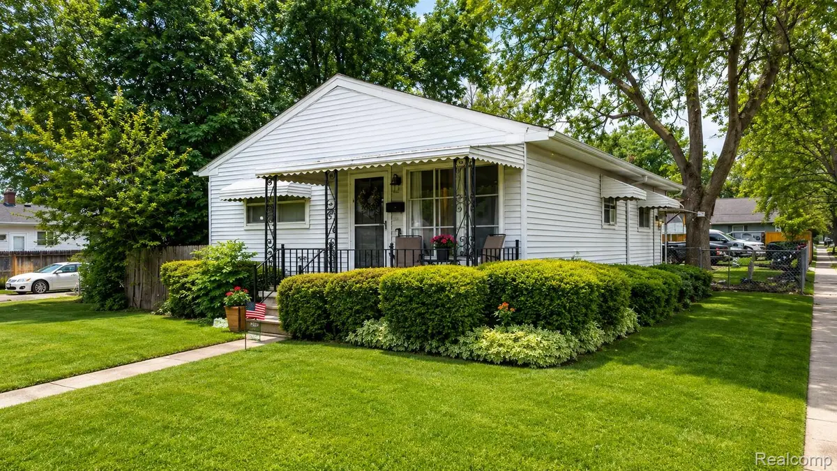 714 E Beverly Avenue, Pontiac, MI 48340 - #1