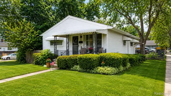 714 E Beverly Avenue, Pontiac, MI 48340