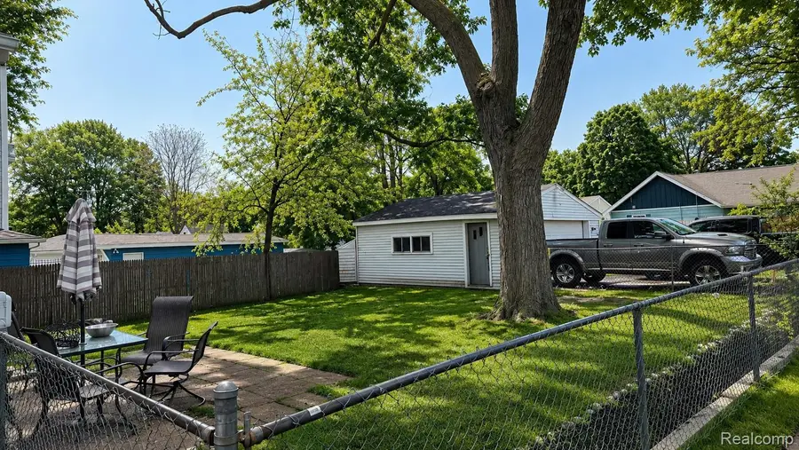 714 E Beverly Avenue, Pontiac, MI 48340 - #2