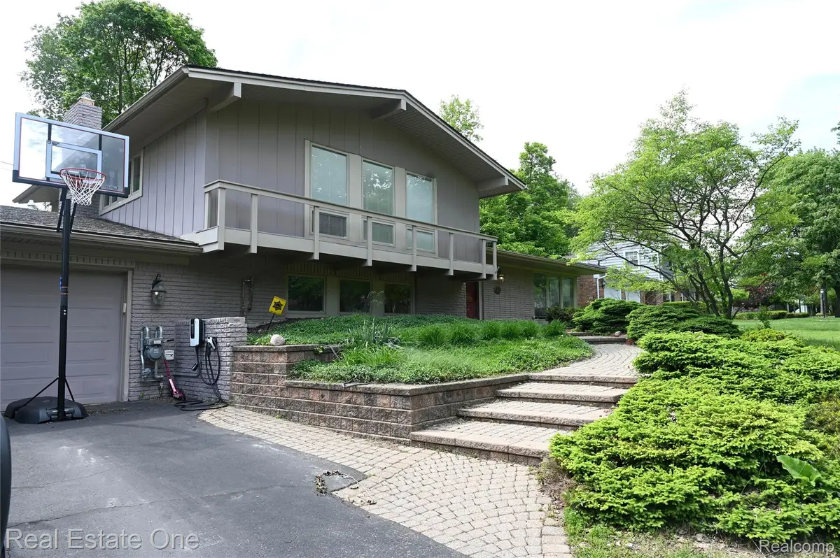 5382 Van Ness Drive, Bloomfield, MI 48302 - #1