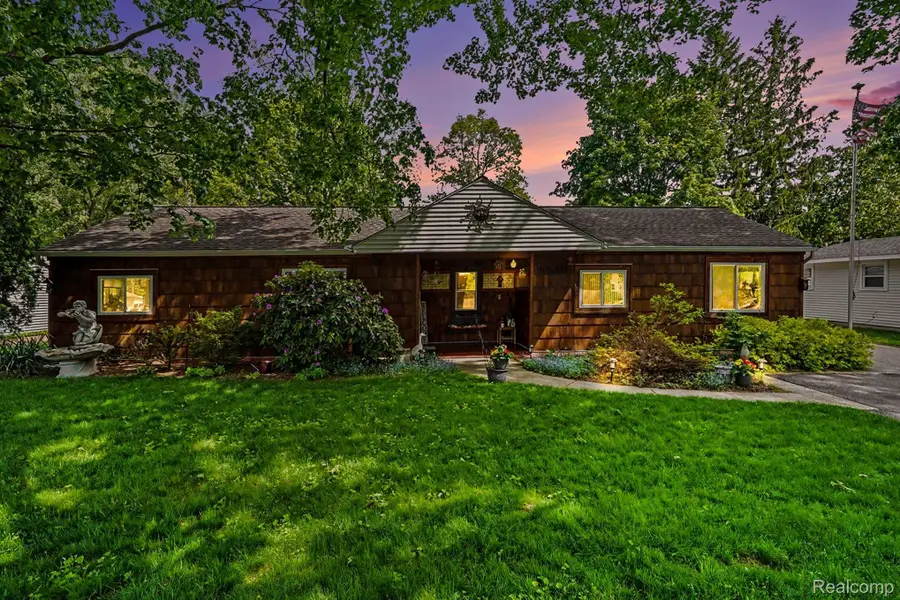 5830 Eldridge Drive, Waterford, MI 48327 - #2
