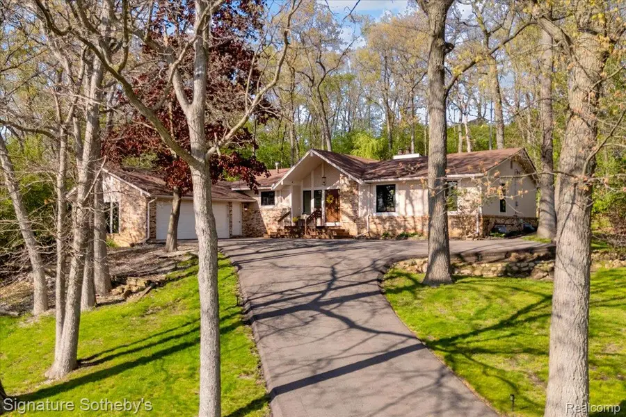 6692 Balmoral Terrace, Clarkston, MI 48346 - #2