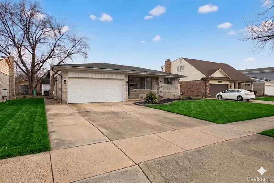2995 Groves Drive, Sterling Heights, MI 48310 - #3