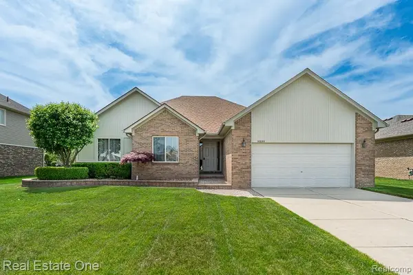 52033 Pebble Creek Drive, NewBaltimore, MI 48047
