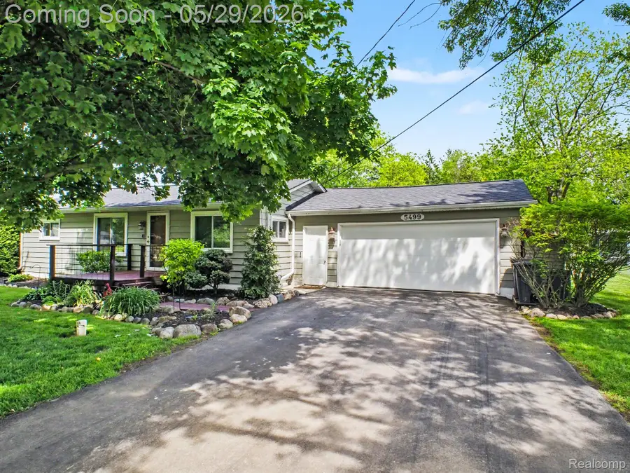 5499 Robin Drive, Grand Blanc, MI 48439 - #2
