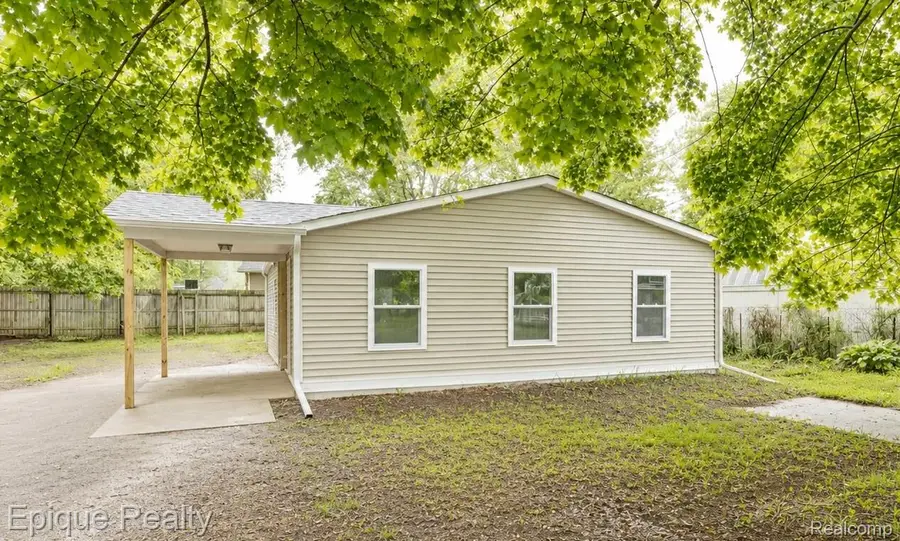 5649 Lapeer Road, Kimball, MI 48074 - #2