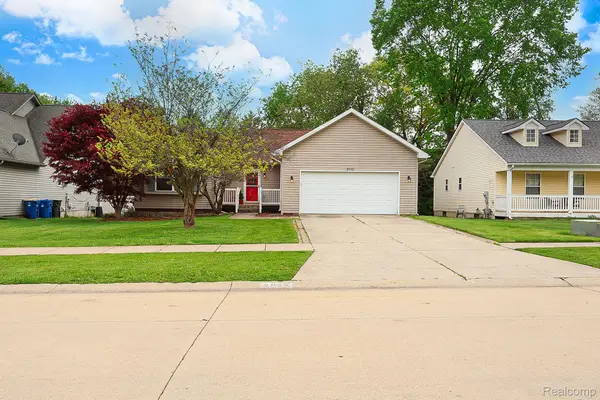 2855 Reflection Avenue, Waterford, MI 48328