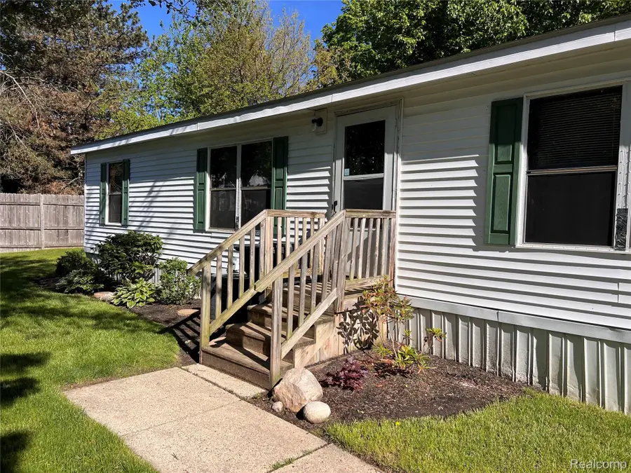 351 Squirrel #114, Auburn Hills, MI 48326 - #3