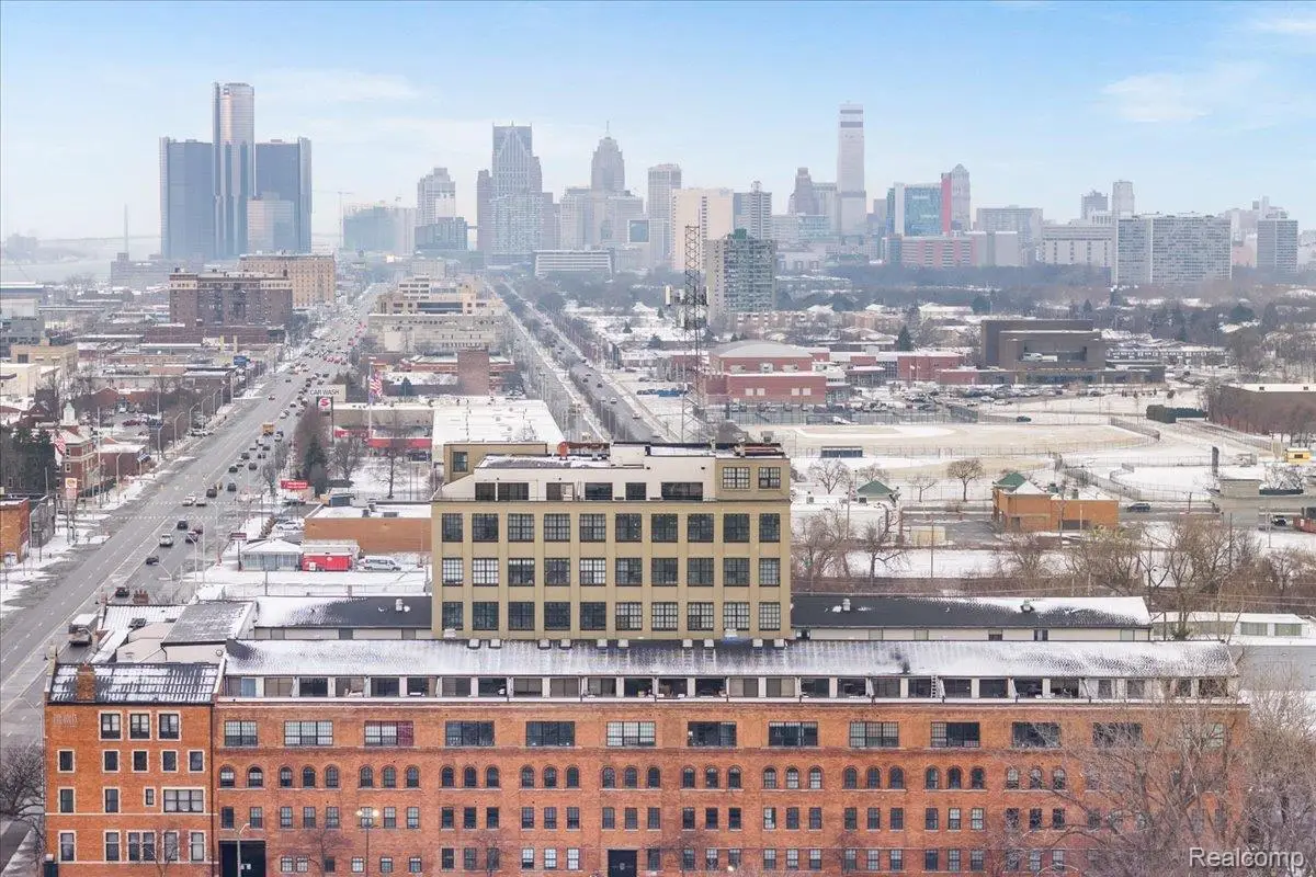 6533 E Jefferson Avenue #703, Detroit, MI 48207 - #1