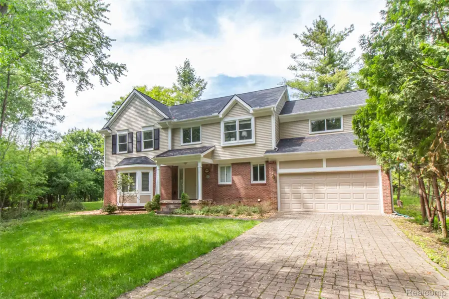 6910 Leytonstone Boulevard, West Bloomfield, MI 48322 - #2