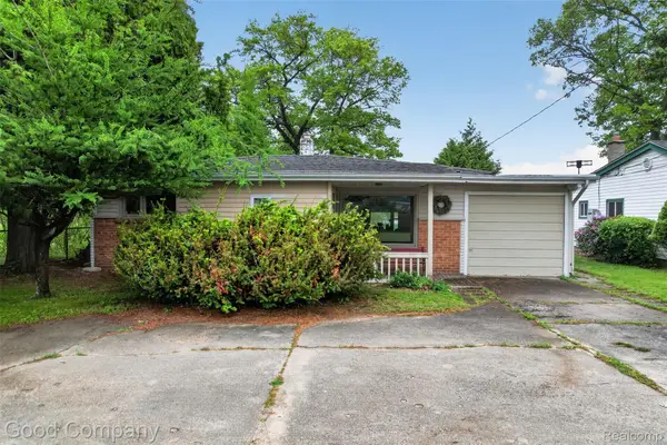 953 Lake Drive, Oxford, MI 48371