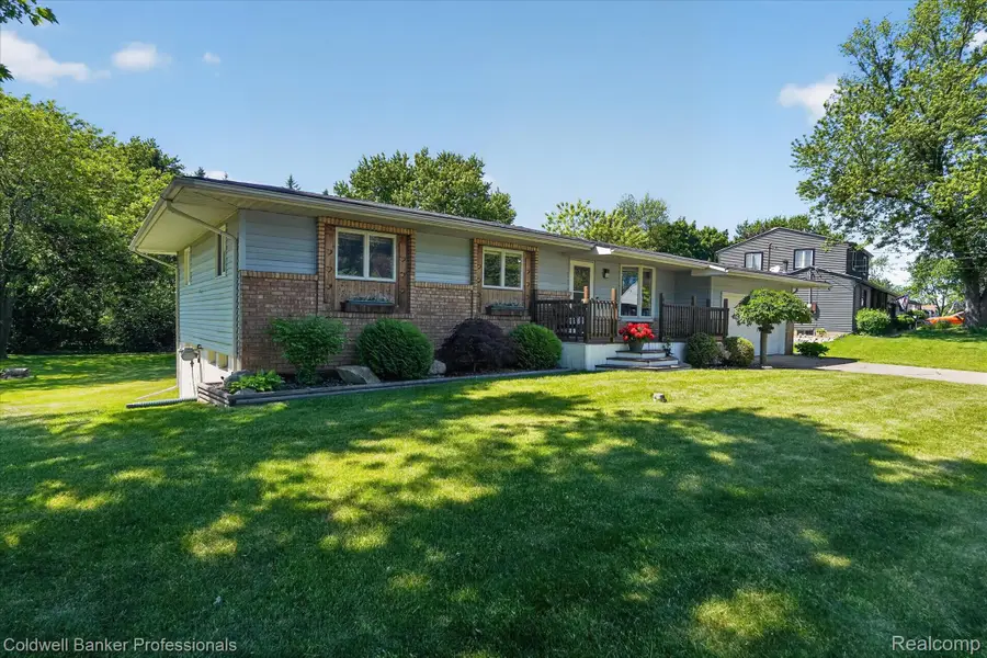 6076 Wild Turkey Road, Grand Blanc, MI 48439 - #2