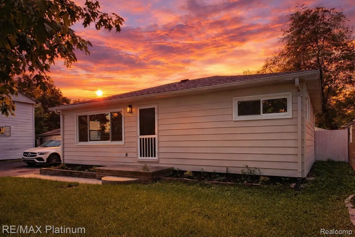 208 Devonshire Street, Ypsilanti, MI 48198 - #1
