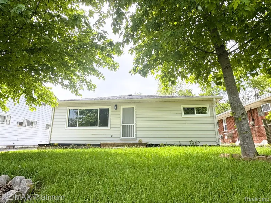 208 Devonshire Street, Ypsilanti, MI 48198 - #2