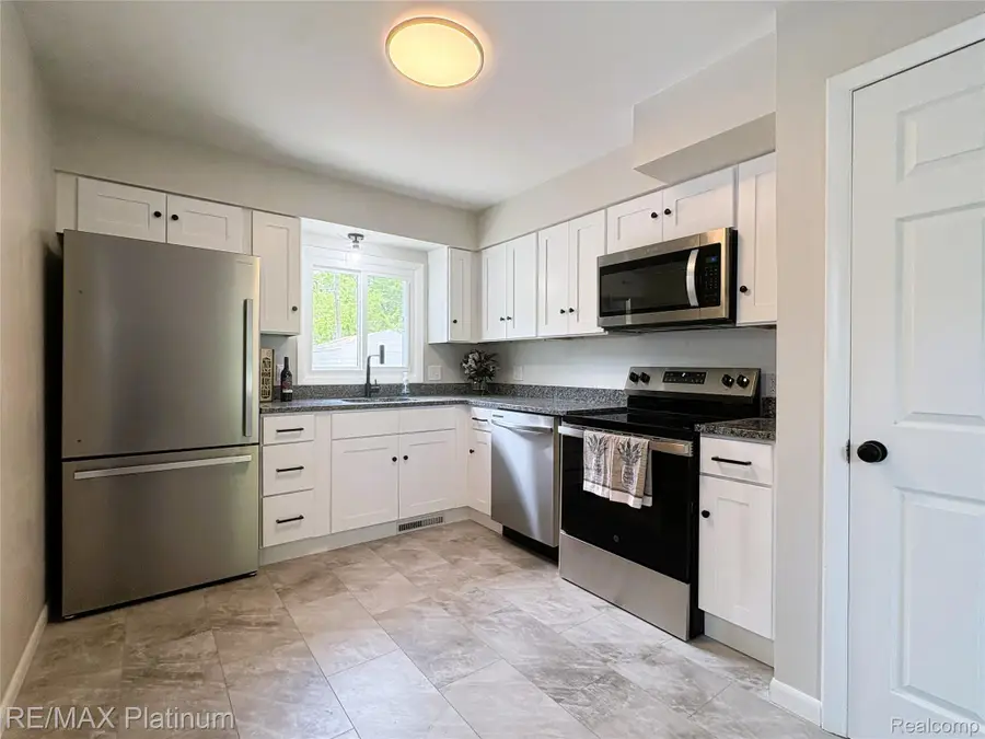 208 Devonshire Street, Ypsilanti, MI 48198 - #3