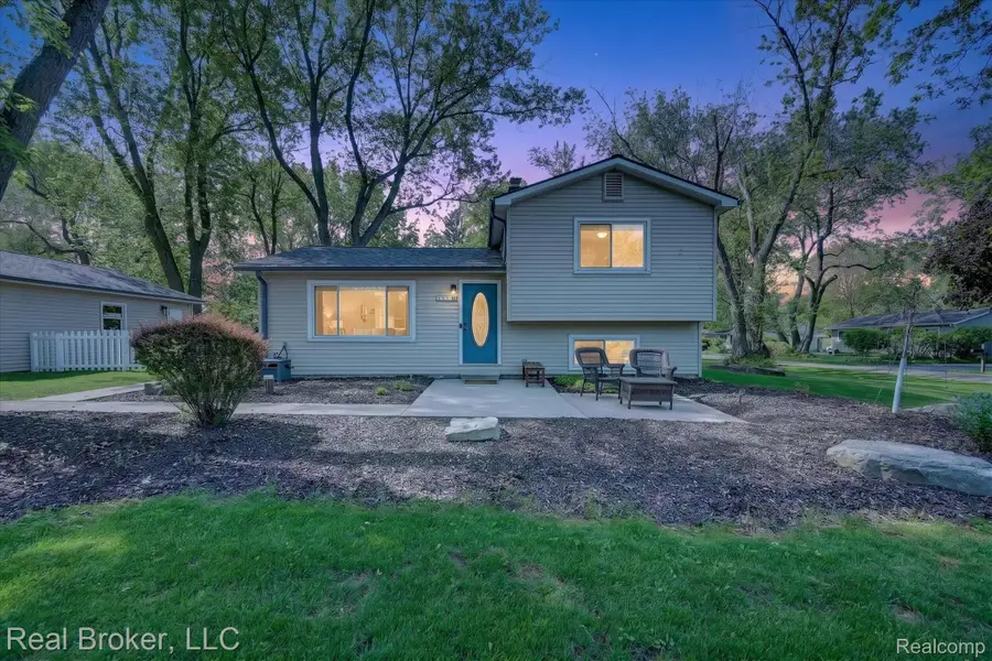 6551 Duffield Street, West Bloomfield, MI 48324 - #2