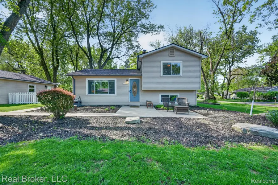 6551 Duffield Street, West Bloomfield, MI 48324 - #3
