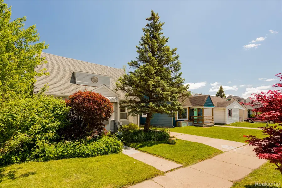 23122 Reynolds Avenue, Hazel Park, MI 48030 - #3