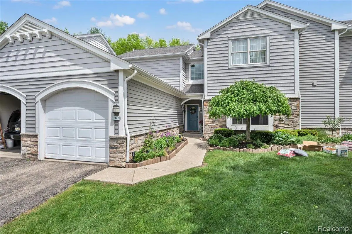 2142 Carriage Hill Circle, Lapeer, MI 48446 - #1
