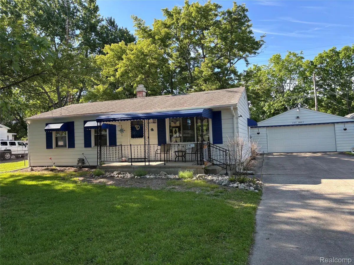 6405 Springdale Dr, Grand Blanc, MI 48439 - #1