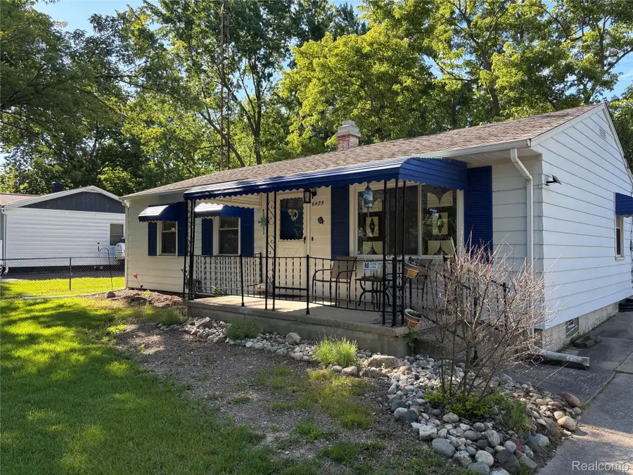 6405 Springdale Dr, Grand Blanc, MI 48439 - #2