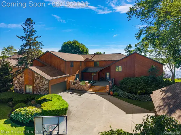 2267 Shankin Drive, WalledLake, MI 48390