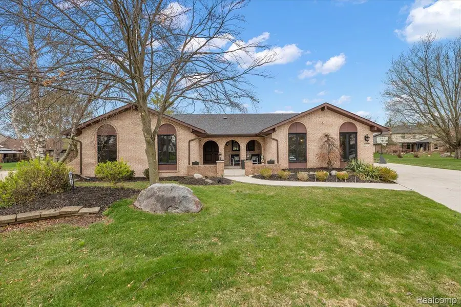 34765 Northland Drive, Livonia, MI 48152 - #2