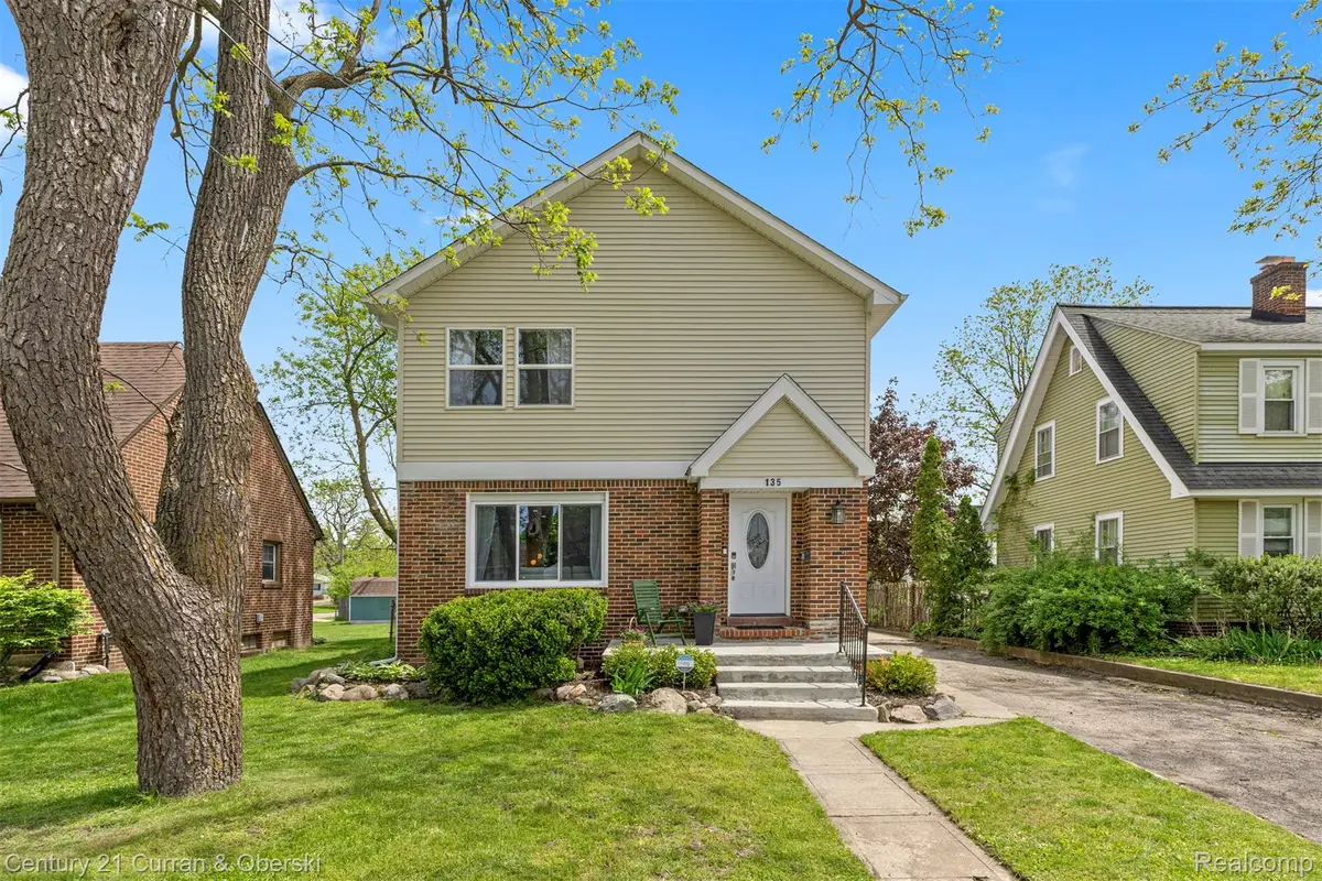 135 Draper Avenue, Waterford, MI 48328 - #1