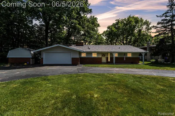 47435 N Shore Drive, Belleville, MI 48111