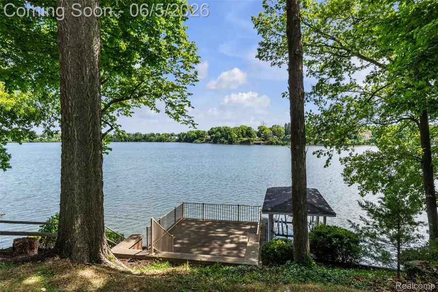 47435 N Shore Drive, Belleville, MI 48111 - #2