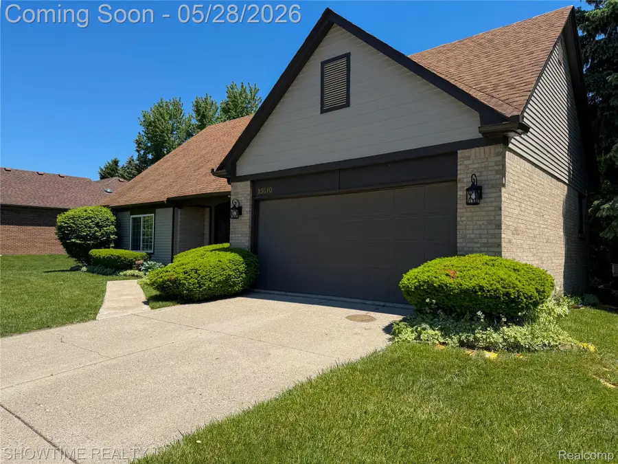 23010 Willowbrook Drive, Farmington, MI 48335 - #2