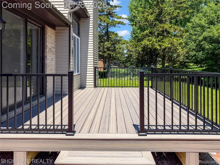 23010 Willowbrook Drive, Farmington, MI 48335 - #3