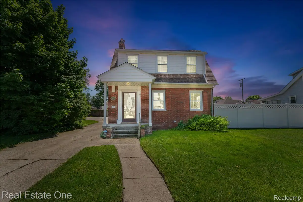 433 Kings Highway, Wyandotte, MI 48192 - #1