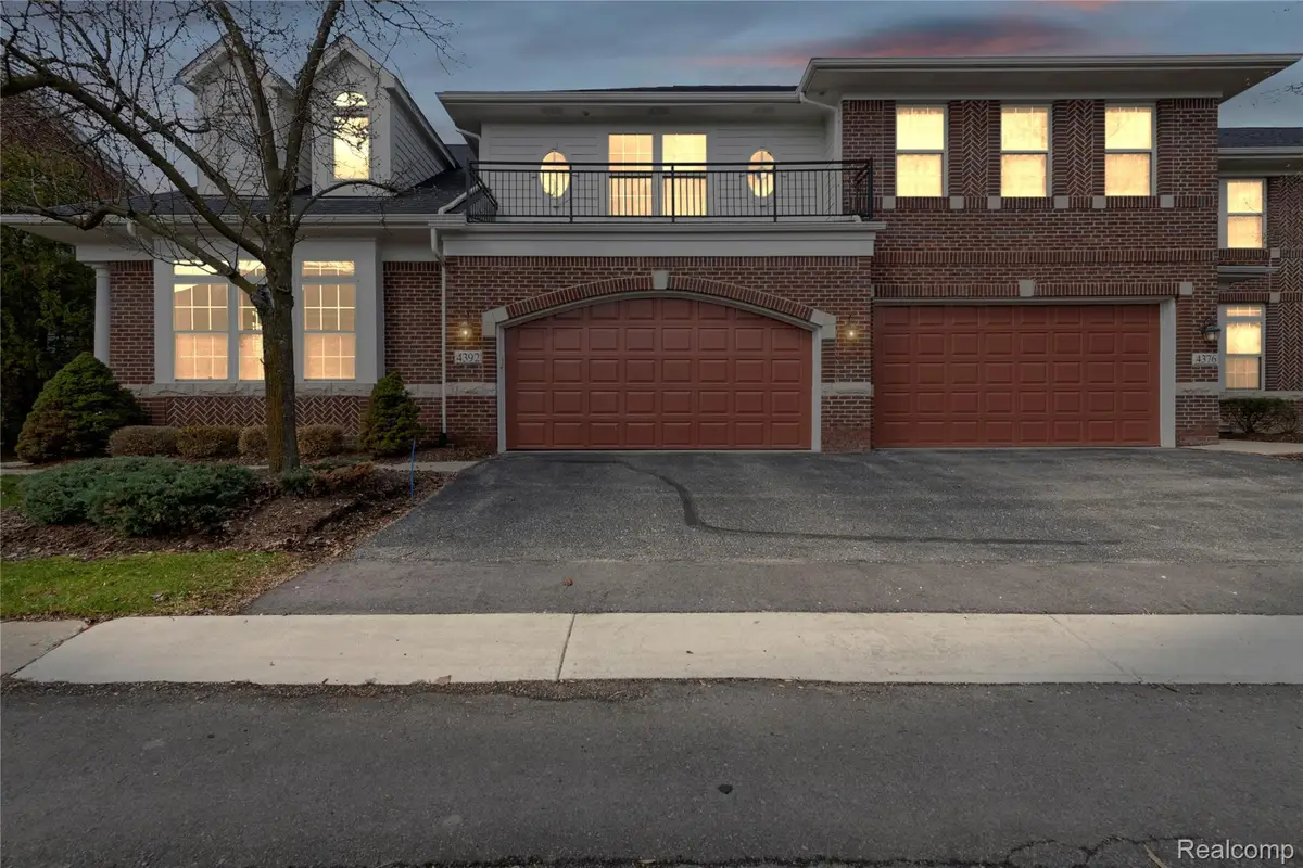 4392 Gateway Circle, West Bloomfield, MI 48322 - #1
