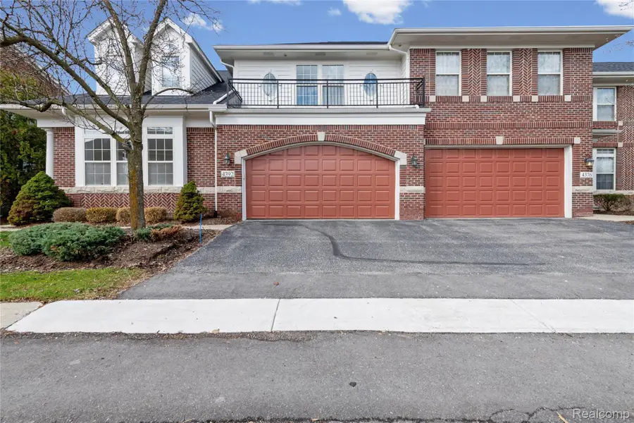 4392 Gateway Circle, West Bloomfield, MI 48322 - #2