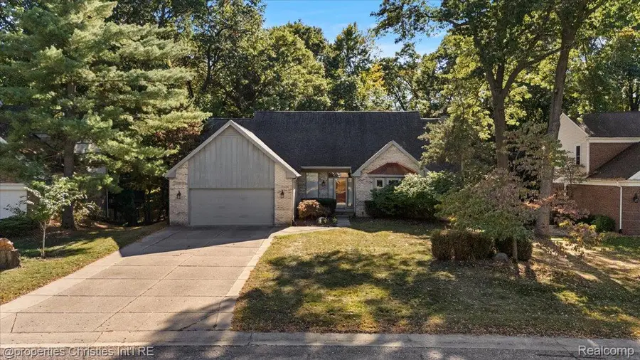 6835 High Ridge Road, West Bloomfield, MI 48324 - #3