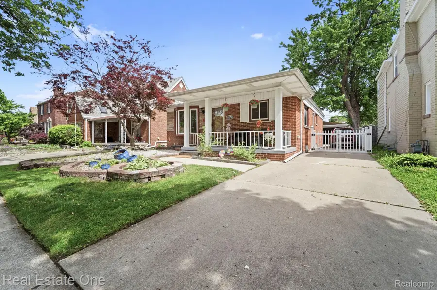15274 Regina Avenue, Allen Park, MI 48101 - #2