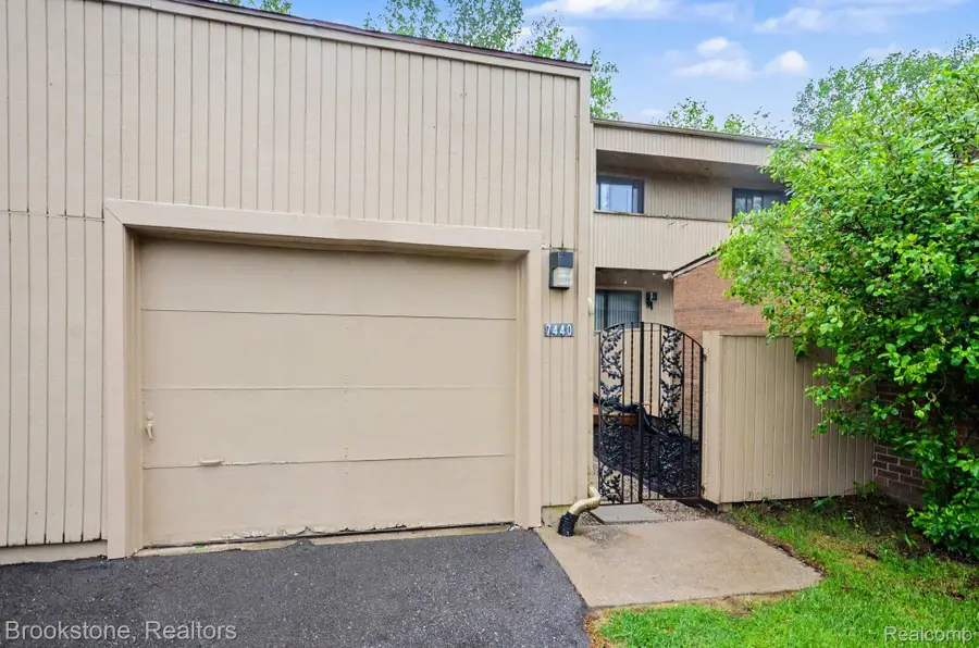 7440 Azalea Court, West Bloomfield, MI 48322 - #2