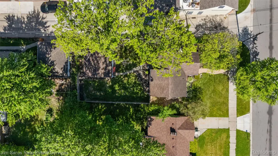 2371 Allard Avenue, Grosse Pointe Woods, MI 48236 - #2