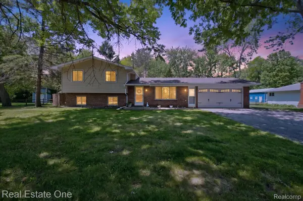 2259 Carlos Drive, Waterford, MI 48327
