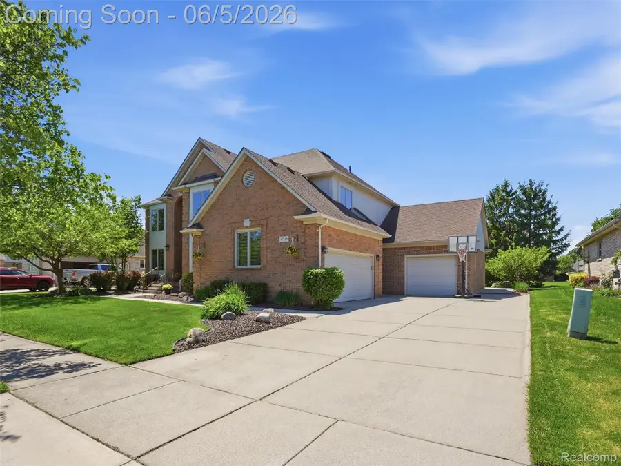 47289 Robins Nest Drive, Utica, MI 48315 - #2