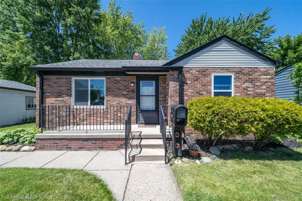 15165 Garden Street, Livonia, MI 48154