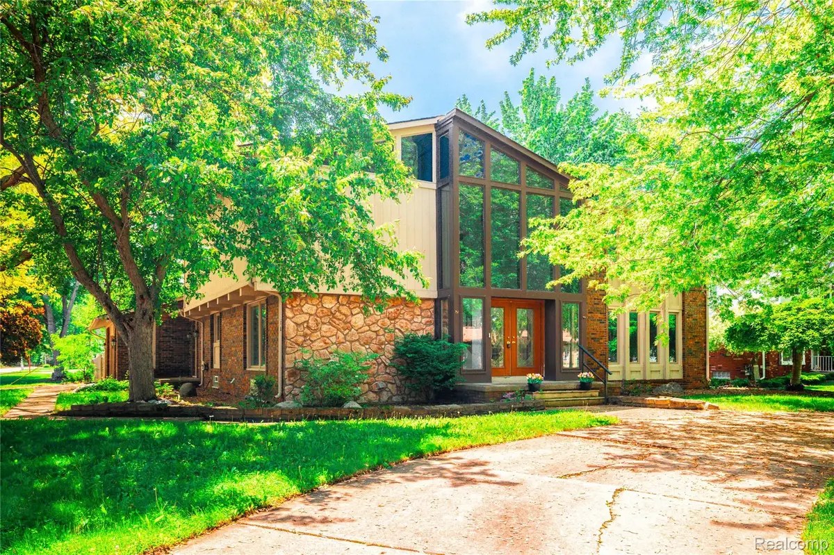 8027 Berkshire Drive, Grosse Ile, MI 48138 - #1