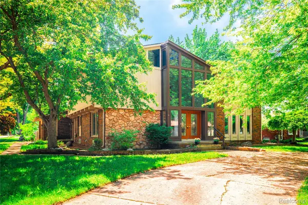 8027 Berkshire Drive, GrosseIle, MI 48138