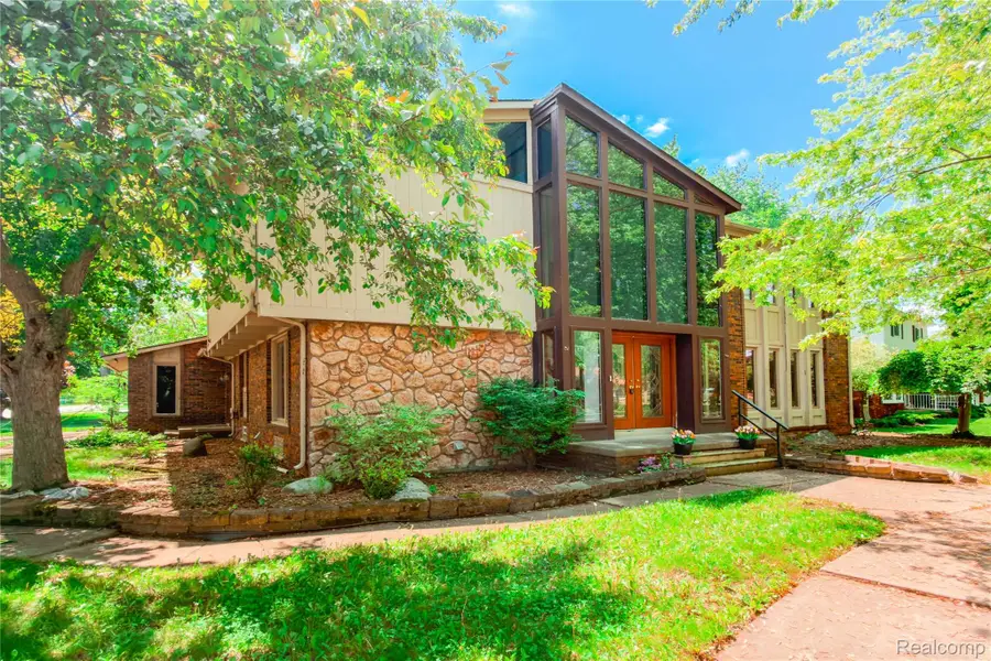 8027 Berkshire Drive, Grosse Ile, MI 48138 - #2