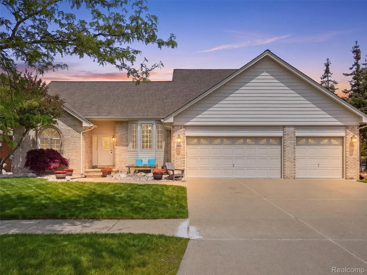 15581 Spiceway, Fraser, MI 48026 - #1